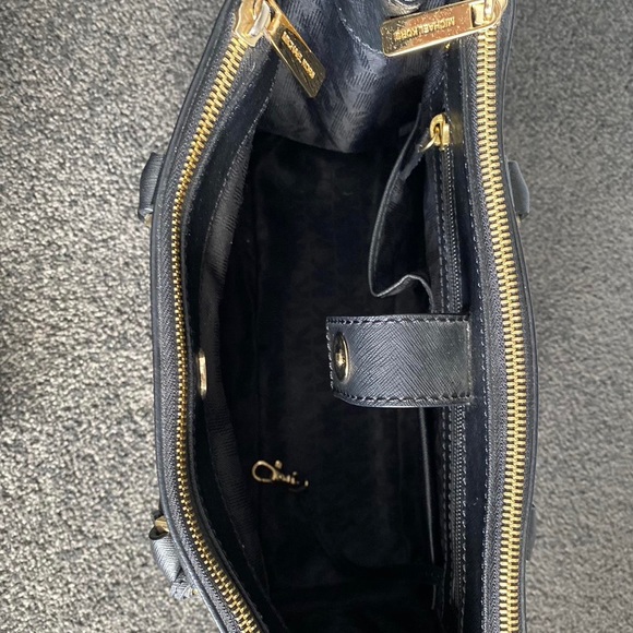 Michael Kors Sutton Handbag - Picture 3 of 6